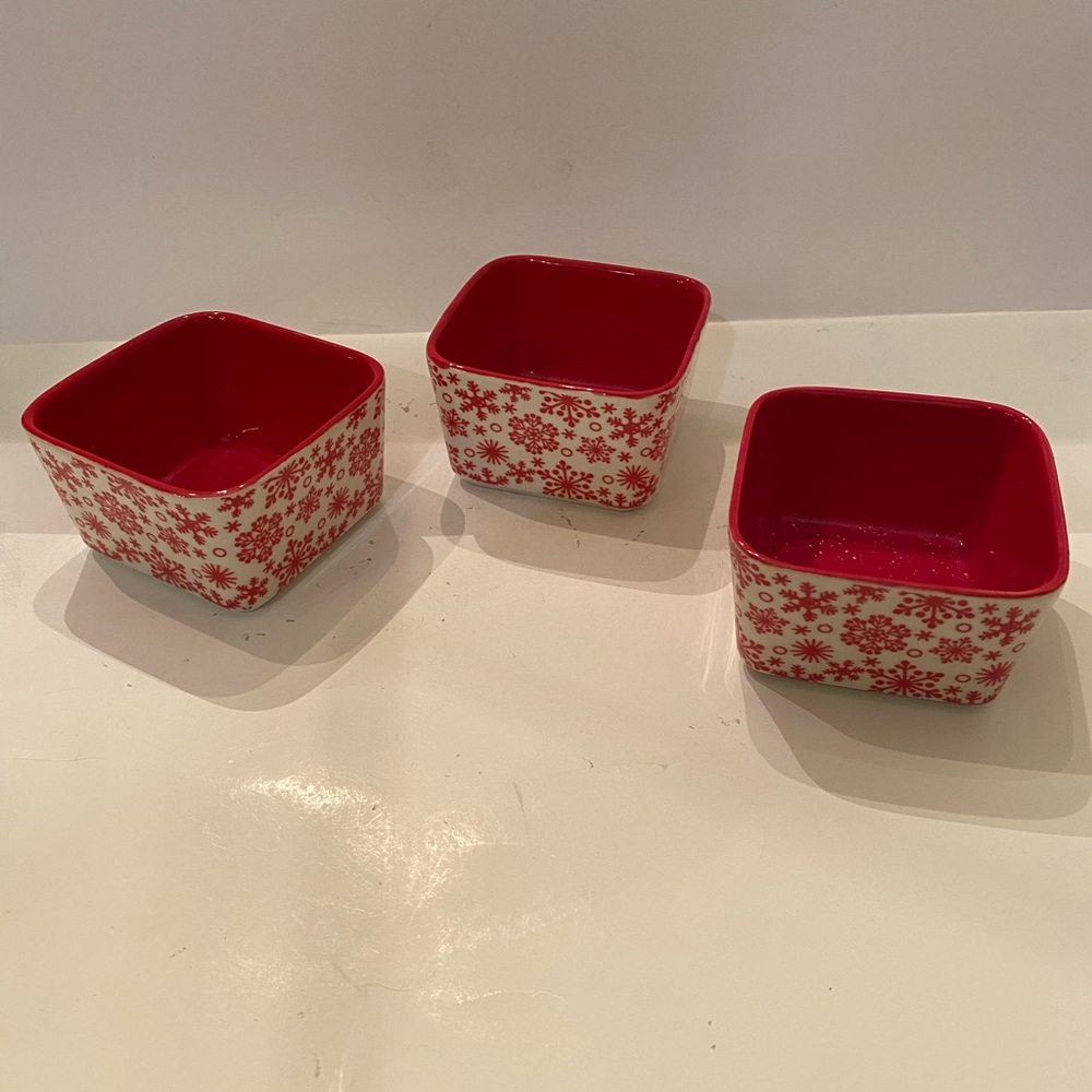 Hallmark Red White Square Ceramic small Bowl Snowflakes Set of 3 Christmas